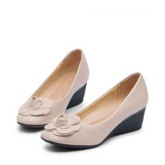 รองเท้าส้นตึก ออกงาน สีครีม Bekazii รุ่นPrima Rose Accent Wedge Heels in Cream